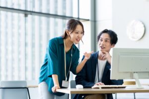 【IT部/WEBデザイナー】次代を動かすクリエイティブを